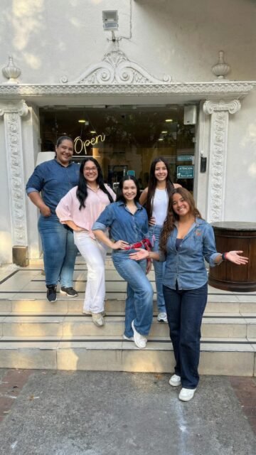 Te presentamos a nuestras candidatas a reina del Carnaval de Dejavu👑
Deja aquí en los comentarios cuál es tu favorita ⬇️
1. Anabel💫
2. Nicole🥰
3. Ana Isabel✨
4. Kath💁🏻‍♀️
5. Delmys😁

Visítanos en:📍entre la Av. Federico Boyd y Calle 50, Diagonal al Scotiabank, frente a la Fundación Gabriel Lewis Galindo.

Y CONTÁCTANOS a los 📞

Nicole 📲 +507 6948-4846 
Edgardo 📲 +507 6944-6091
Anabel 📲 +507 6553-7970
Héctor 📲 +507 6833-1738

#muebles #mueblesconhistoria #panama #decoracion #casas furniture decoration pty muebleriapanama mueblespanama