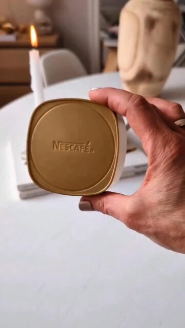 En todos los hogares podemos encontrar un frasco de café Nescafé vacío 😃👉🏻 y te queremos mostrar cómo convertirlas en una hermosa lámpara que le dará mágia a cualquier espacio ✨😃 son ideas para hacerlas con materiales reciclados 🥰 es bellísima y sin gastar casi nada 💃❤️. Que te parecen?

Visítanos en:📍entre la Av. Federico Boyd y Calle 50, Diagonal al Scotiabank, frente a la Fundación Gabriel Lewis Galindo.