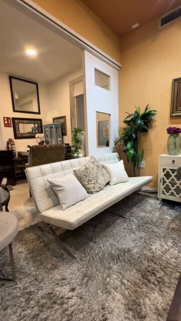 Llena los espacios de tu casa con piezas únicas, en déja vu tenemos la pieza que necesitas para tu hogar🤩🛏️.
Ven y enamorate de oportunidades irresistibles 🥰🥰 disfruta de la calidad en muebles que mereces en la mansión Dejavu tenemos de todo para ti 🤩
Los precios NO incluyen ITBMS
Pieza única / oferta valida hasta agotar la existencia
Visítanos en: 📍entre la Av. Federico Boyd y Calle 50, Diagonal al Scotiabank, frente a la Fundación Gabriel Lewis Galindo.
Y CONTÁCTANOS a los 📞
Edgardo 📲 + 507 6342-3466
Christopher 📲 +507 6948-4846
Anabel 📲 +507 6553-7970
Héctor 📲 +507 6833-1738
#panamá #muebleria #furniture #desing decoracion