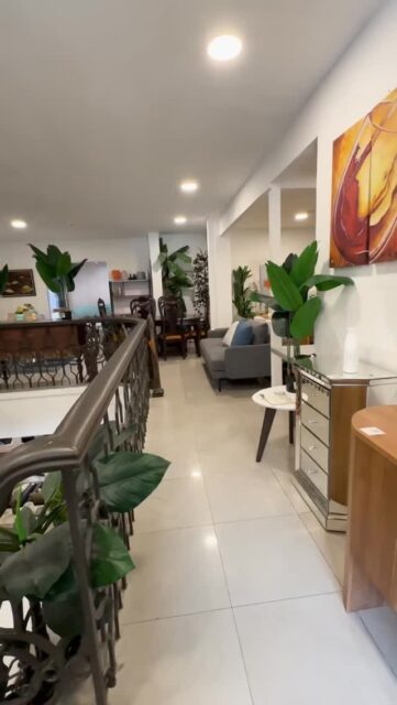 Muebles de casas modelos, piezas únicas de alta gama a precios que no vas a tener encontrar en ningún otro lugar 🤩✨
Todos los precios incluyen ITBMS
Pieza única / oferta validar hasta agotar la existencia
Visítanos en:📍entre la Av. Federico Boyd y Calle 50, Diagonal al Scotiabank, frente a la Fundación Gabriel Lewis Galindo.
Y CONTÁCTANOS a los 📞
📱+507 6553-7970
📱+507 6660-5478
📱+507 6944-6091
📱+507 6833-1738
📱+507 6948-4846